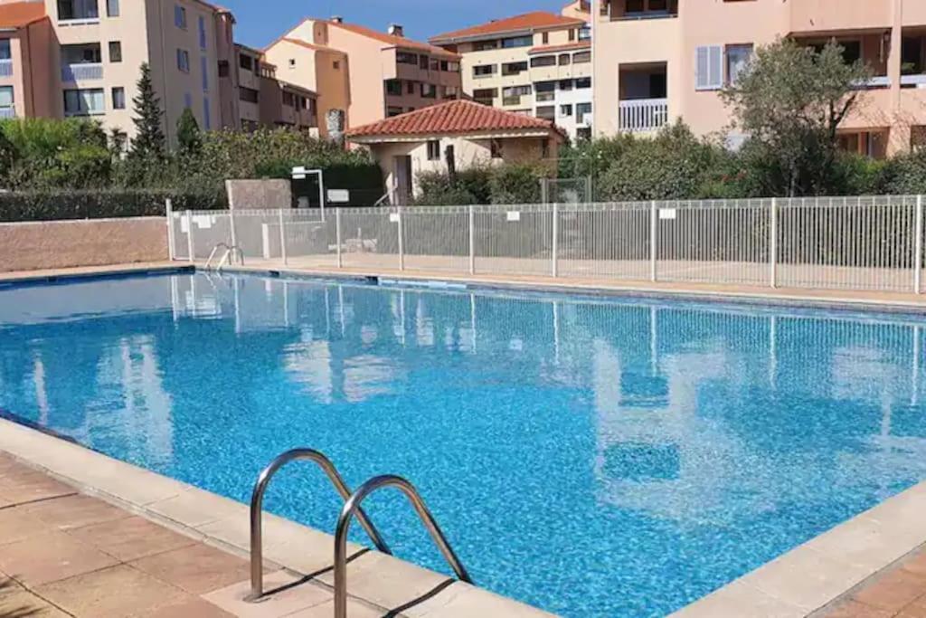 Appartement Spacieux 65M2, Avec Piscine Et Parking Fréjus Eksteriør bilde