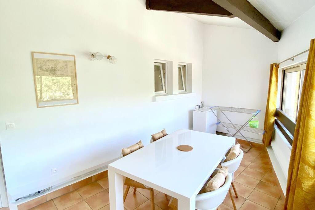 Appartement Spacieux 65M2, Avec Piscine Et Parking Fréjus Eksteriør bilde