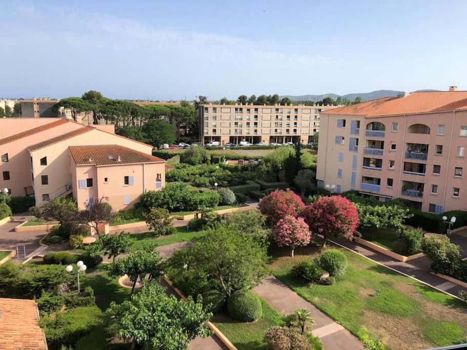 Appartement Spacieux 65M2, Avec Piscine Et Parking Fréjus Eksteriør bilde